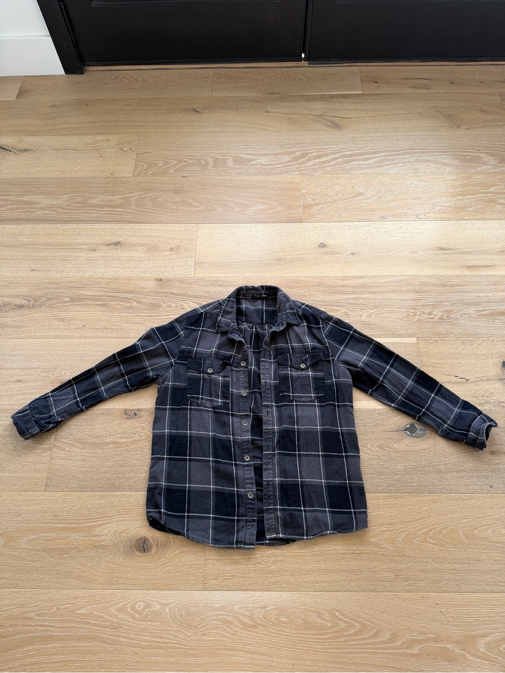 Women’s Roxy Black Plaid Button-Up Shirt Small